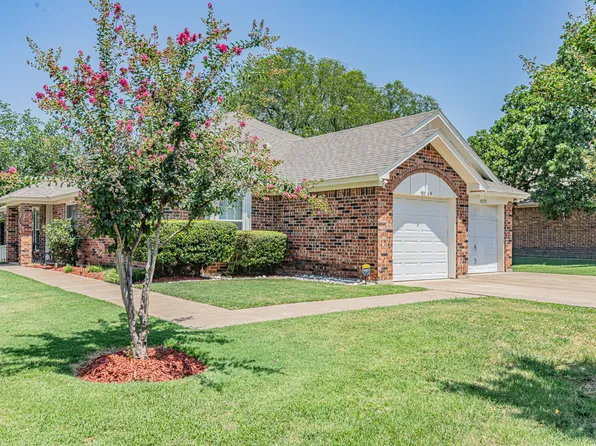9269 Meandering Dr, North Richland Hills, TX 76182