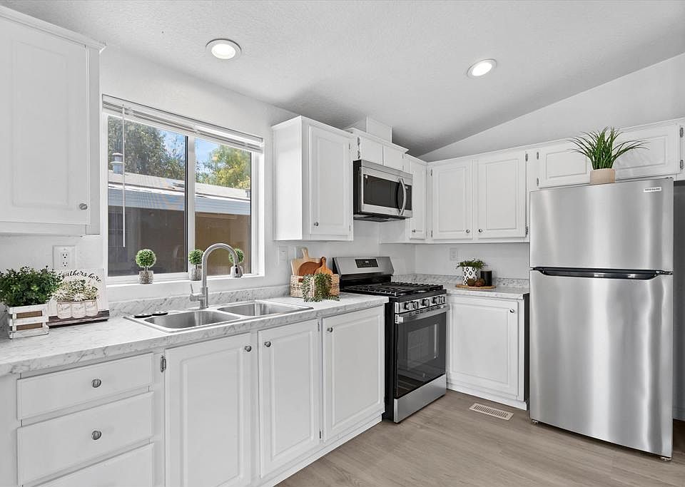 1st image of 10001 Dunbar Ln Space 20