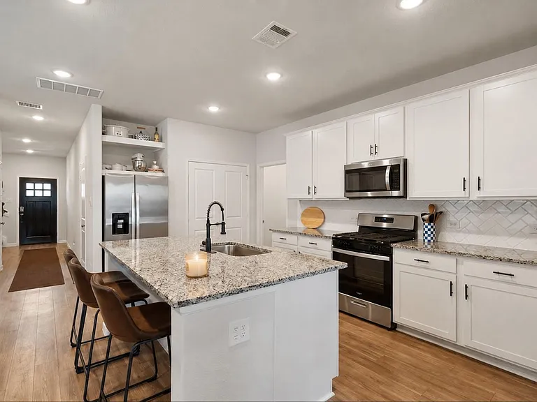 8015 Peppercorn St — Photo 8