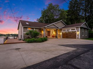 481 Seminole Rd, Norton Shores, MI 49444
