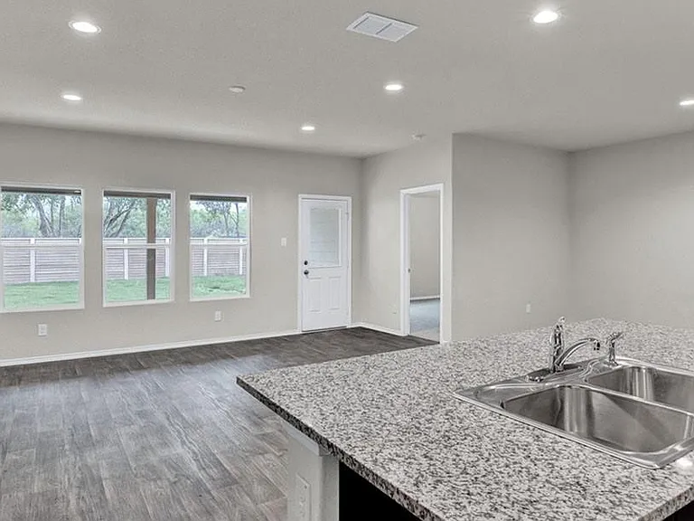 6008 Roderick Dr — Photo 4