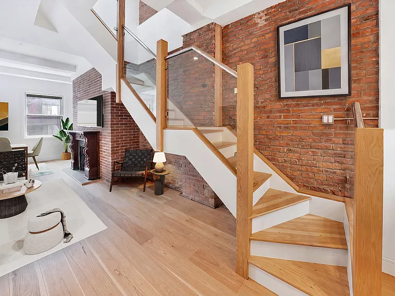 521 W 47th St #4D — Photo 8