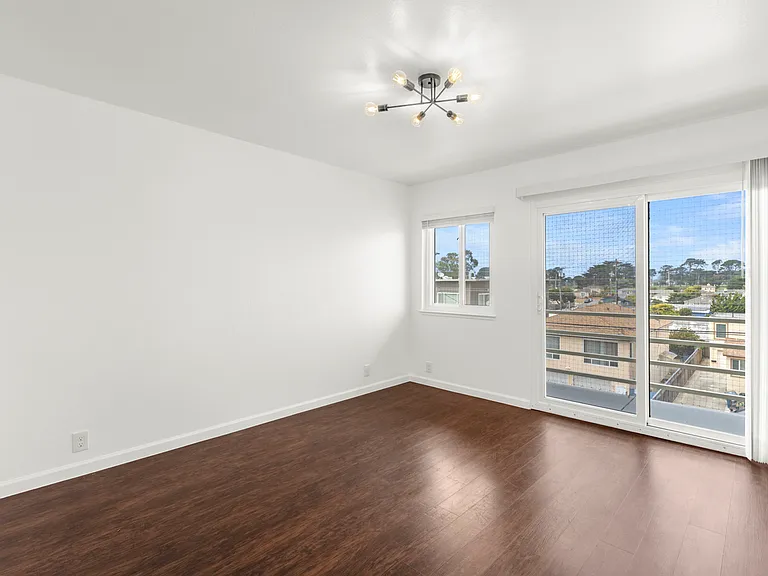 The Edgeworth Apartments — Photo 24