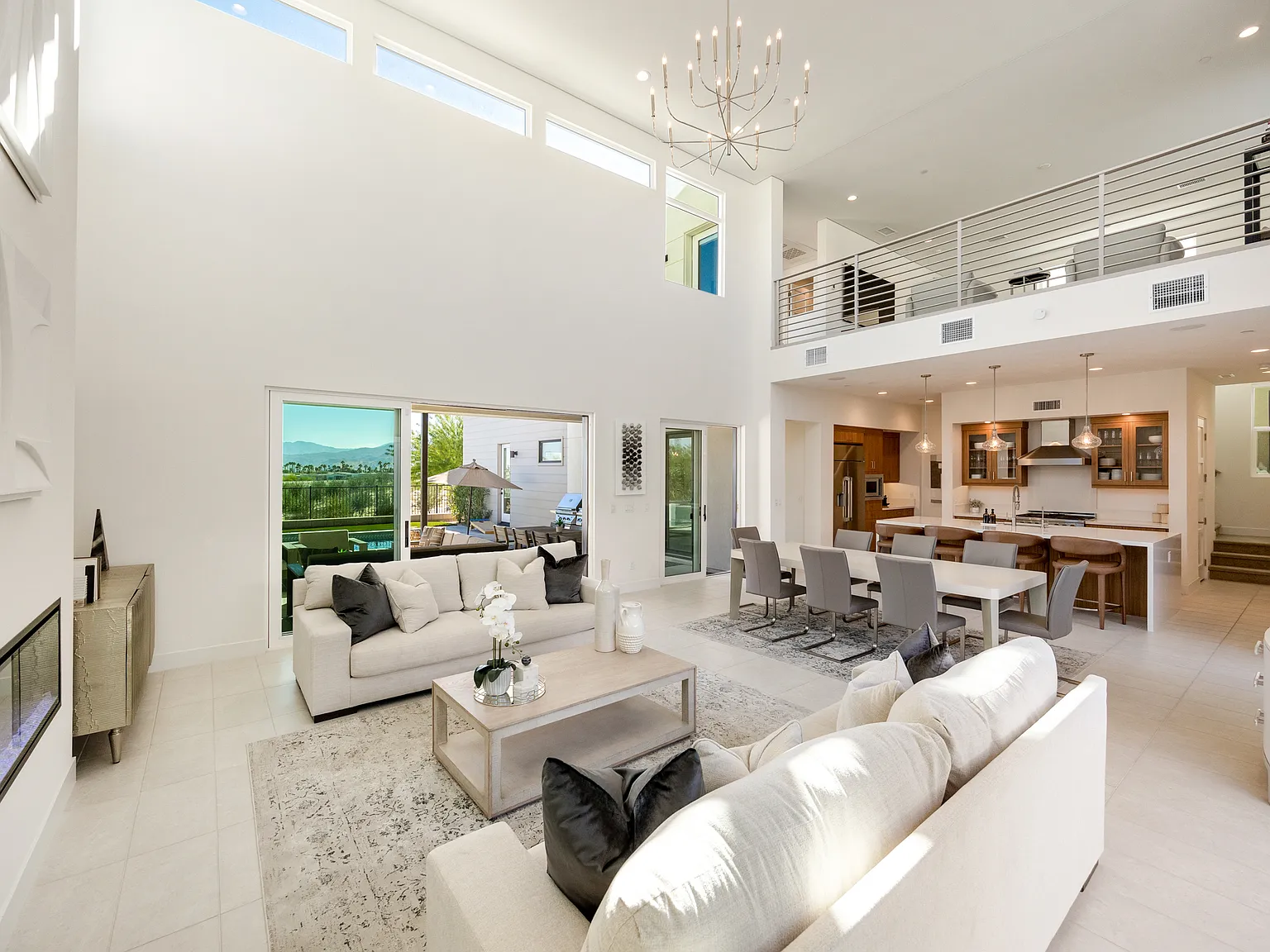 4 bed, 4.5 bath, 3200 sqft, $10,000 — Photo 2