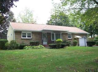 14 Robinhood Rd, Guilderland, NY 12084