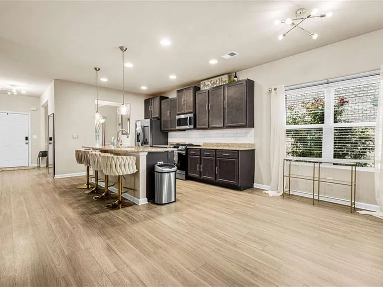684 Armitage Way — Photo 7