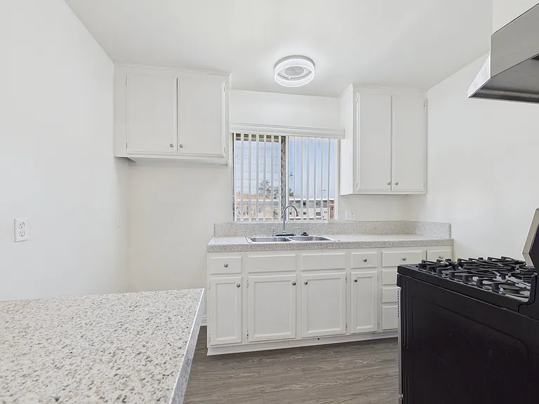 9682 Alwood Ave — Photo 27