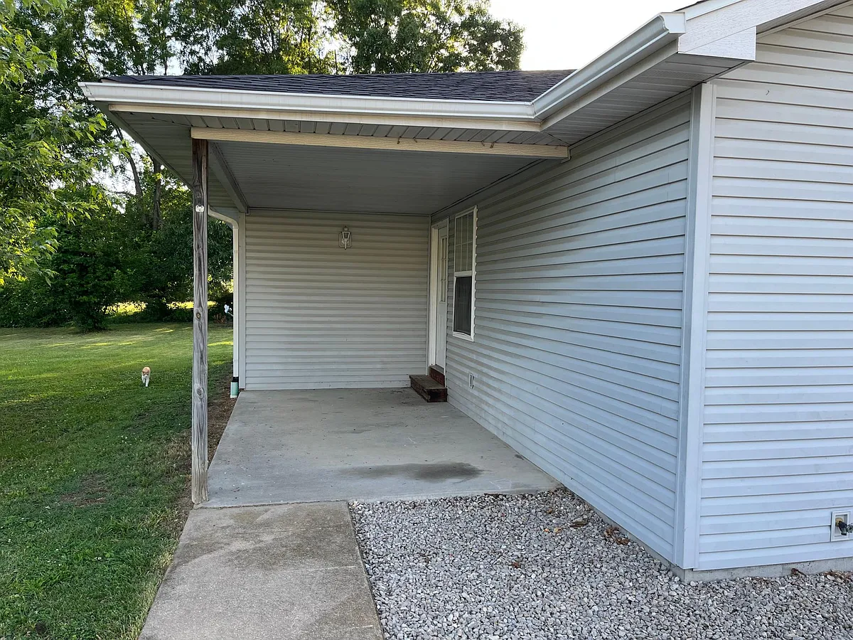 Covered Patio - 325 Lee St #325