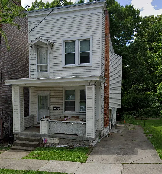 439 Warner St — Photo 1