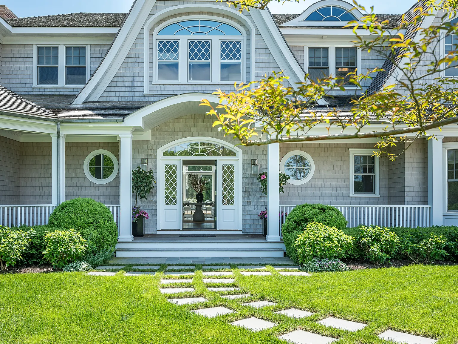 Pristine Southampton Summer Rental with Tennis — Photo 2