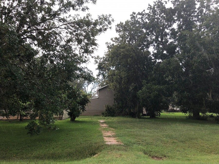1st image of 807 Pony Ln