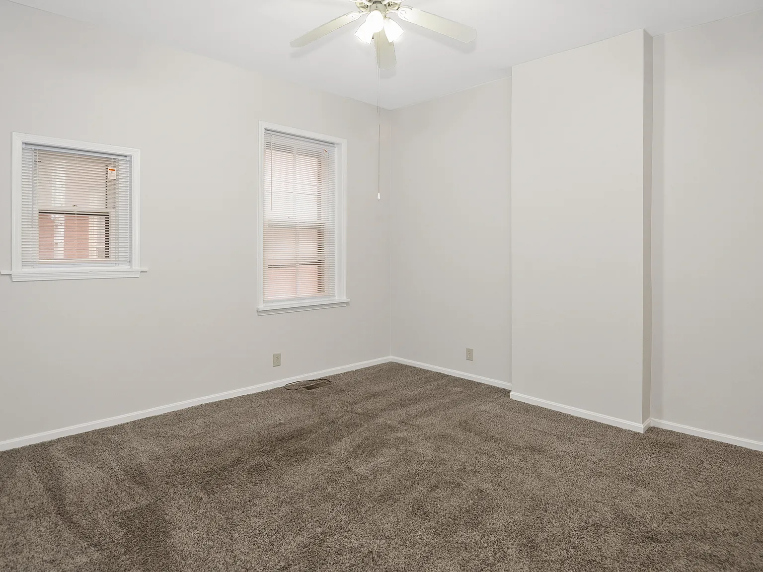2 bed, 750 sqft, $999 — Photo 3