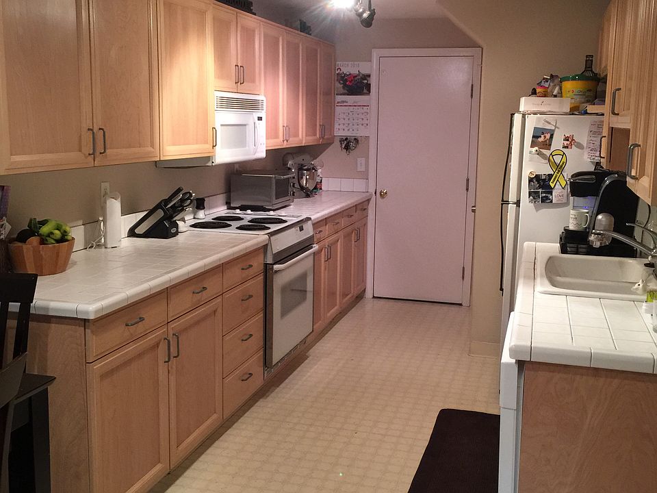 1st image of 9014 NE Lewis Dr