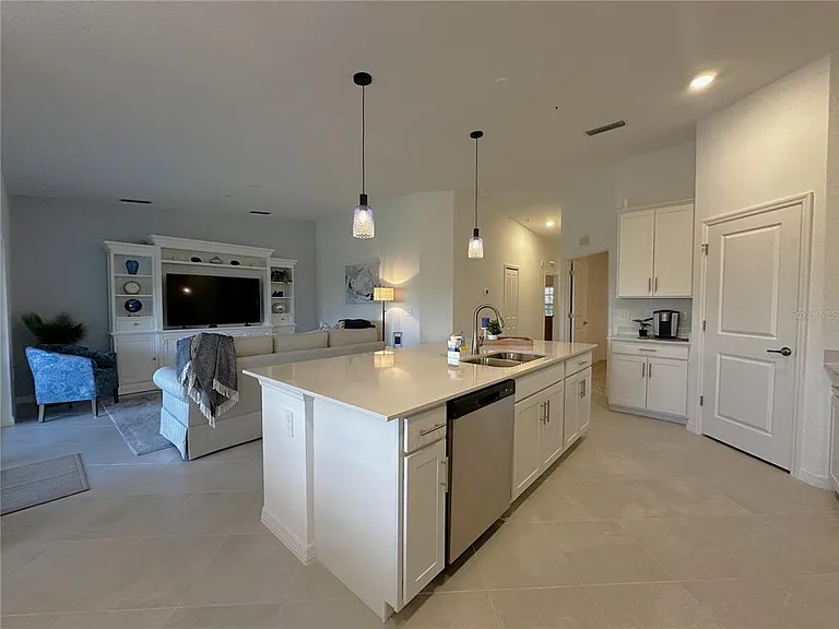 14221 Heritage Landing Blvd #2024 — Photo 6