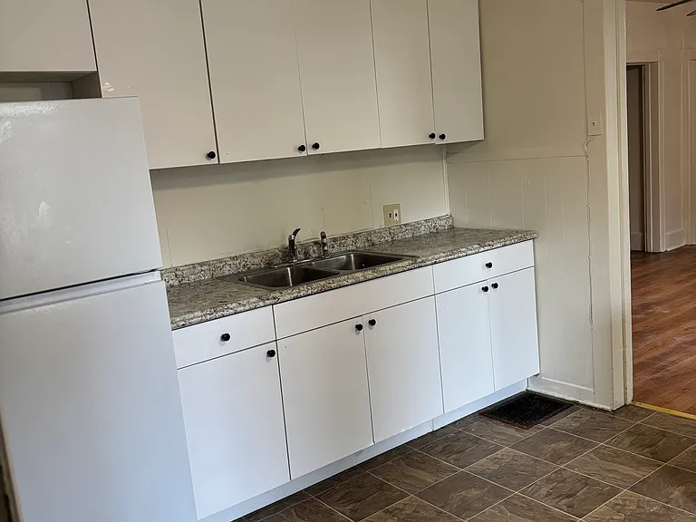 215 N Main St — Photo 5