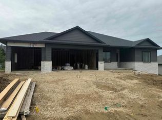 2261 Antler Ridge Dr, Asbury, IA 52002
