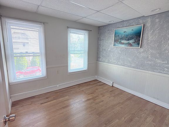 5th image of 86 Dwight St APT 2