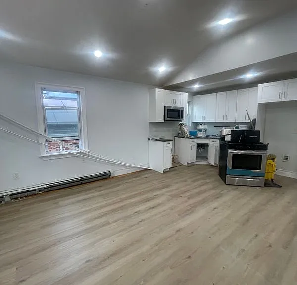 1754 Hammersley Ave — Photo 2