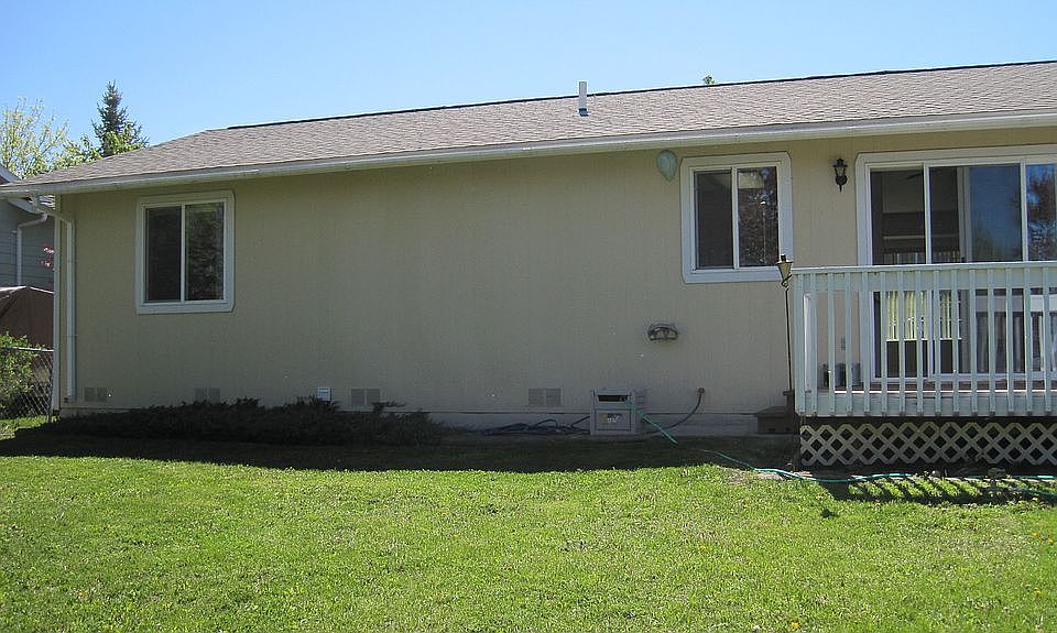 1st image of 402 21st Ave W