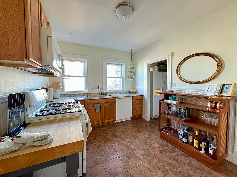 46 Hillside Ave — Photo 6
