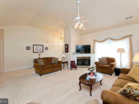 5th image of 228 Lynn Dr