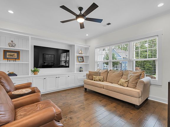 3rd image of 108 Greenridge Dr