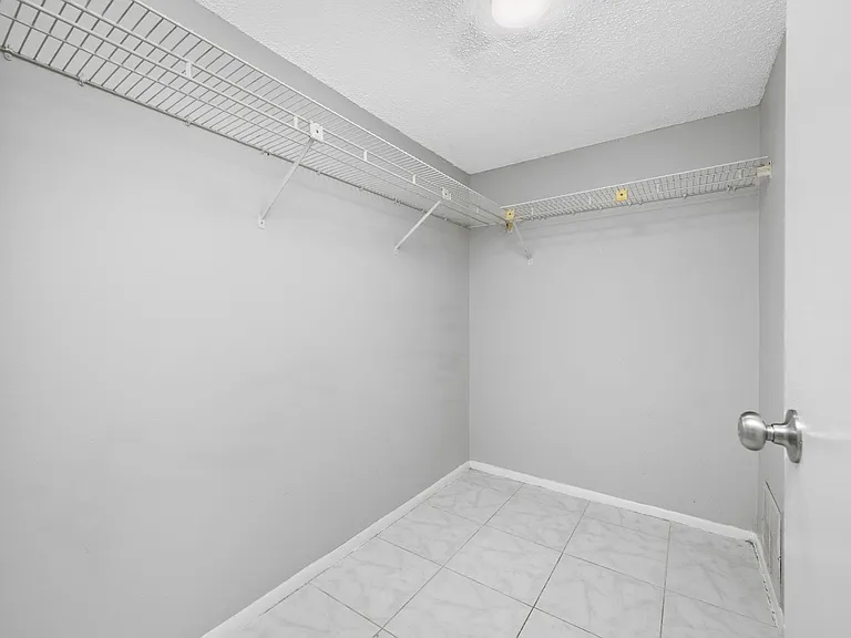 1767 Leo Ln S — Photo 38