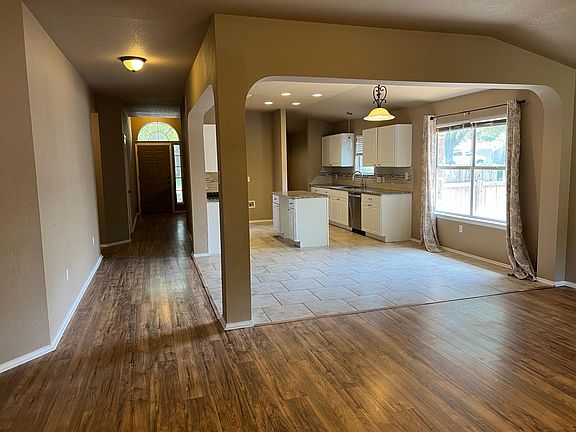 3rd image of 1218 Leah Ln