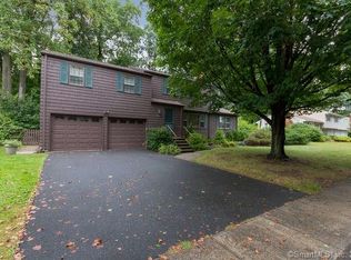 160 Luanne Rd, Stratford, CT 06614