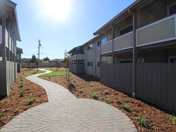 3rd image of 37811 Fremont Blvd #32