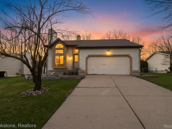 118 Williamsburg Rd, Lansing, MI 48917