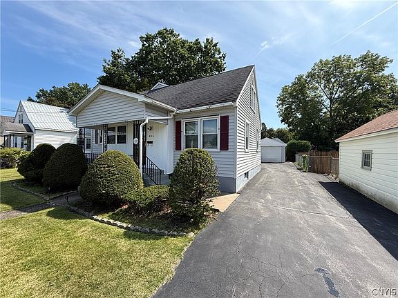 3rd image of 806 Belmont St