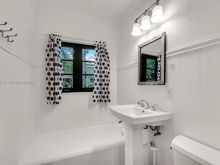5390 Sunset Dr — Photo 10