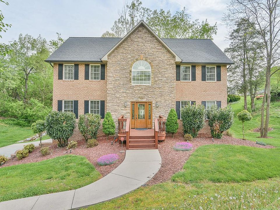 1st image of 300 Silver Oak Dr