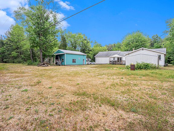 4th image of 16275 Croswell St