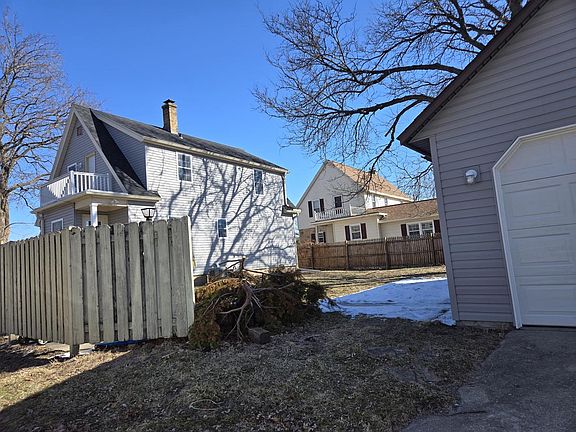 4th image of 252 East Washington STREET