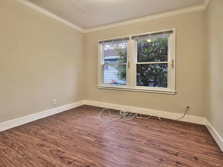 1076 Waco St — Photo 14