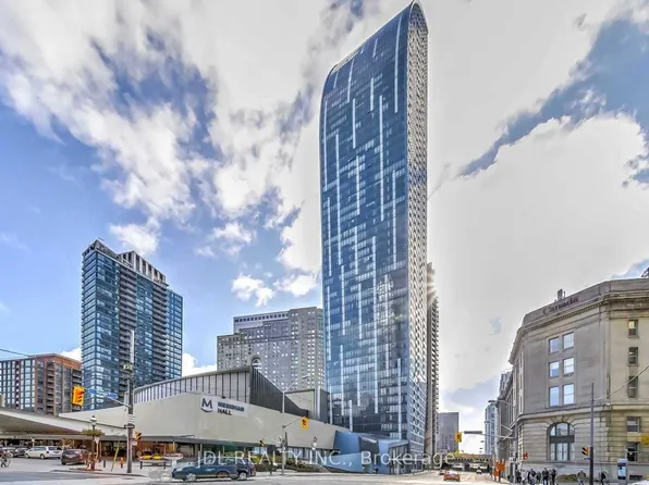 8 The Esplanade #3511, Toronto, ON M5E 0A6