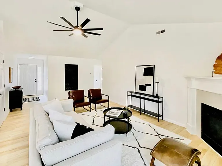 81 E Southbrook Ct — Photo 3