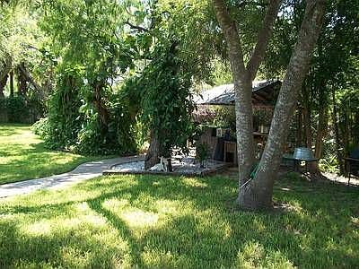 3rd image of 924 Ebony Dr