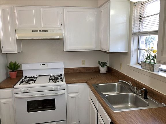 3rd image of 816 Sirocco Dr #B
