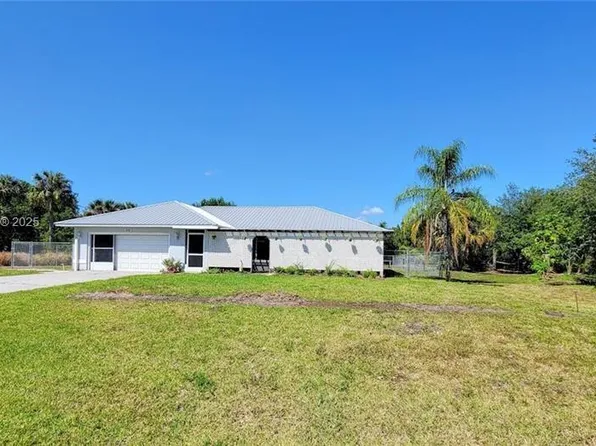 3054 NE Beechwood Cir, Labelle, FL 33935