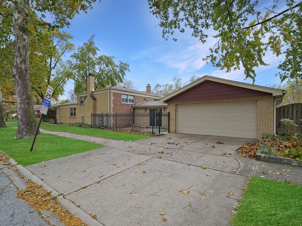 5440 Oak Center Dr, Oak Lawn, IL 60453