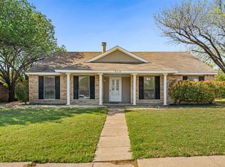 513 Beechwood Dr, Grand Prairie, TX 75052