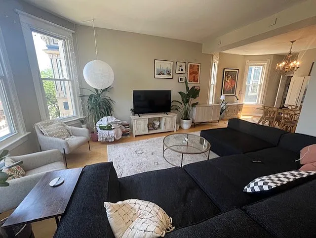 1019 W Newport Ave #3 — Photo 1