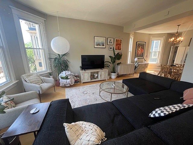 1st image of 1019 W Newport Ave #3