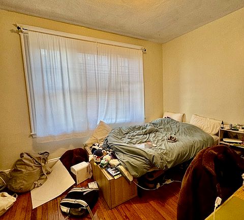 3rd image of 202 Hemenway St #11