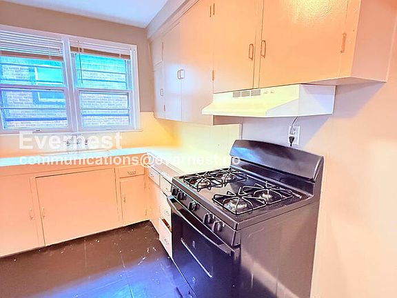 4th image of 20129 Stratford Rd #2