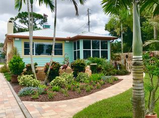 29 Edgewater Dr, Dunedin, FL 34698
