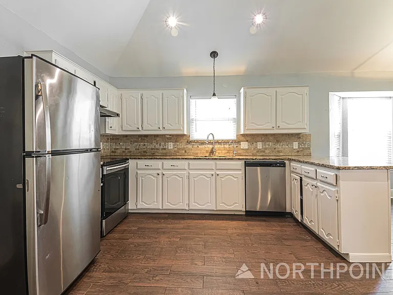 401 Kathy Ln — Photo 7